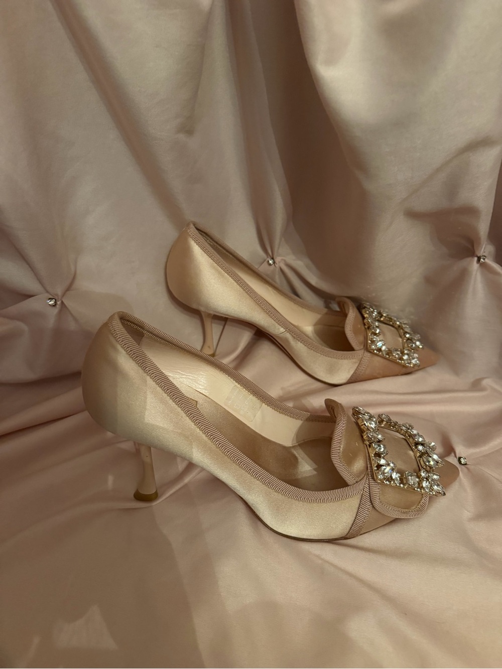 Roger Vivier champagne blush pink silk pointed-toe heels 38 crystal buckle - Picture 3 of 8